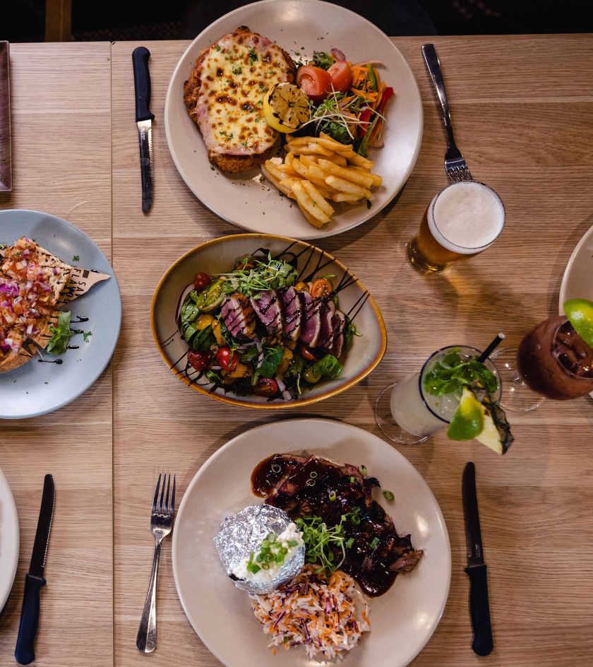 The Maraboon Tavern, located on the same street as the Emerald Inn, is open for quality pub-style meals for lunch and dinner