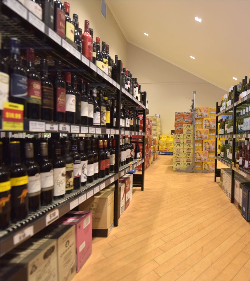 Explore the aisles of Maraboon Tavern bottle shop, conveniently located just minutes from Emerald Inn